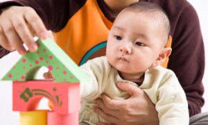 Körperliche Entwicklung von Babys von 6-9 Monaten 