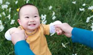 Körperliche Entwicklung von Babys von 0-6 Monaten 