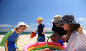 Sicherheit für Kleinkinder bei Hitze und Sonne 