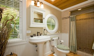 Badezimmersicherheit für Kleinkinder 