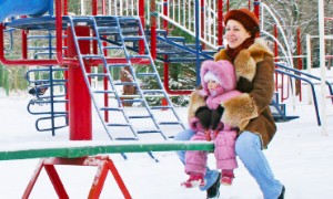 Sicherheit im Freien bei Kälte für Kleinkinder 