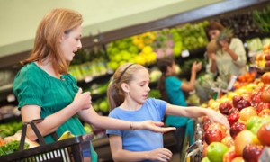Helfen Sie Ihrem Teenager, eine gesunde Lebensmittelauswahl zu treffen 