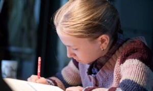 Eltern wählen die coolsten Back to School Supplies &Fashions mit Beratung bei FamilyEducation 