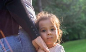 Helikoptererziehung kann zu Treibhauskindern führen 