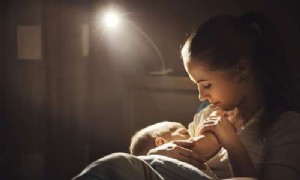 Veränderungen und Herausforderungen beim Stillen Ihres Babys 