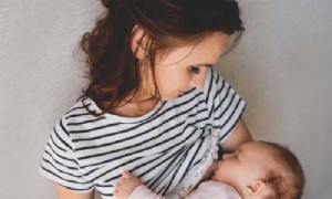 Wie man häufige Stillprobleme für neue Mütter löst 