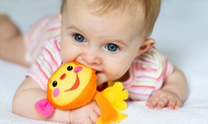 12 einfache Entwicklungsaktivitäten, um mit Ihrem Baby zu spielen 