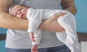 Wie viele Stunden kann ein Baby ohne Nahrung schlafen?