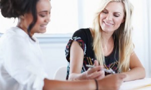 Welche Fragen sollte ich einer Nanny-Agentur stellen? 