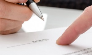 So erstellen Sie einen Live-In-Nanny-Vertrag 