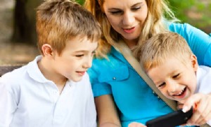 8 Möglichkeiten, mit Ihrer Nanny in Kontakt zu bleiben 