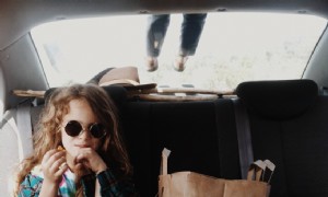 10 Tipps, um Sommerreisen mit Kindern zu überleben