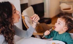 Essen bei der Arbeit:Ein Babysitter-Leitfaden zur Plünderung des Kühlschranks der Familie 