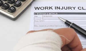 Wie Nannies eine Arbeitsunfallversicherung beantragen können 