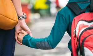 Wie 2 Experten sagen, können Sie Ihren Kindern helfen, die Schulangst zu überwinden 