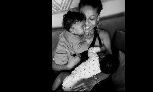 Es ist Nationaler Stillmonat und ich bin Feuer und Flamme! 