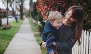 5 Eigenschaften, auf die Sie bei der Einstellung eines Kindermädchens achten sollten 