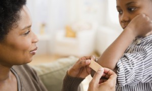 Die 6 häufigsten Verletzungen bei Kindern – und wie man sie vermeidet 