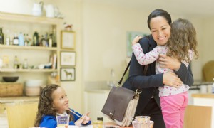 Was Sie Ihrem Kind sagen können, wenn Sie sich von Ihrem Kindermädchen trennen – und wie Sie mit der Traurigkeit der Trennung umgehen 