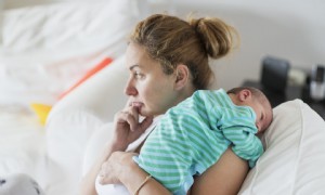 Wochenbettangst bei frischgebackenen Müttern:Warnzeichen, Symptome und Ratschläge zur Bewältigung 