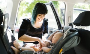 Autositze:Wie lange Ihr Kind einen braucht und weitere Sicherheitsrichtlinien für Autos 