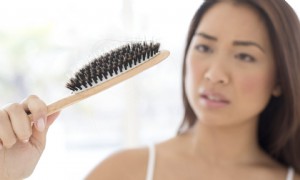 Haarausfall nach der Schwangerschaft:Was ist normal und wie geht man damit um? 