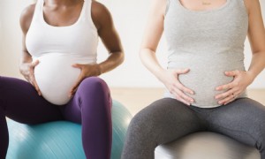 Wie ein Geburtsball während der Schwangerschaft, der Geburt und darüber hinaus helfen kann 