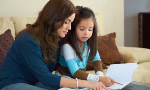 10 Hausaufgaben-Tipps für Babysitter 