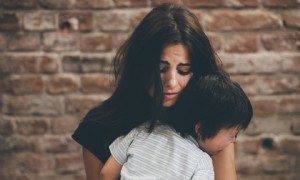 6 Geständnisse von „Mutterschuld“ und Expertenratschläge, um dieses Denken zu ändern 