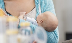 Wie man Stillen und Abpumpen ausbalanciert