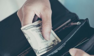 Sollte man einem Babysitter Trinkgeld geben?