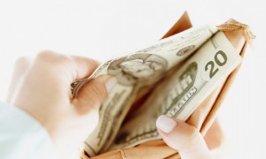 Die werdende Mutter verlangt 20 US-Dollar für die Teilnahme an ihrer Gender-Enthüllungsparty, und die Leute sind entsetzt 