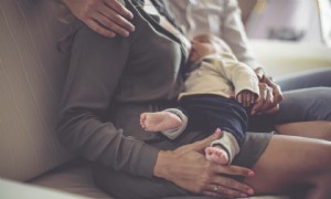 Papa versucht, „Stilltipps“ anzubieten und beleidigt Mütter im ganzen Internet 