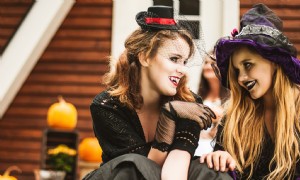 Warum ich froh bin, dass mein Teenager immer noch Süßes oder Saures gibt – und warum jedes Haus ältere Kinder an Halloween willkommen heißen sollte 