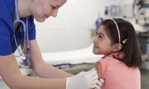 Impfpflicht für Schule und Kinderbetreuung:Was Eltern wissen müssen 