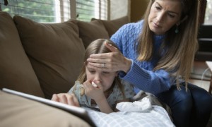 Laut einer neuen Umfrage schicken 7 von 10 Eltern wissentlich ein krankes Kind zur Schule 