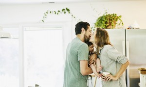 Eltern weigern sich, das Geschlecht des Babys preiszugeben, um Geschlechterstereotype zu vermeiden 