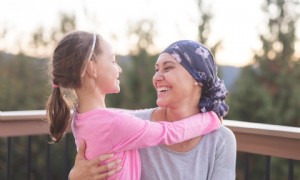 10 Möglichkeiten, einer krebskranken Mutter oder einem Freund zu helfen 