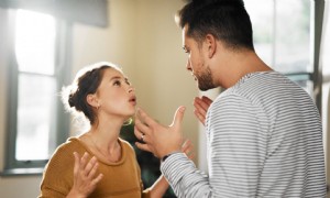 8 Dinge, die Sie Ihrem Partner niemals über seine Elternschaft sagen sollten 