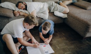 Viraler Brief an unbeteiligte Väter fragt:„Warum bist du hier?“ 