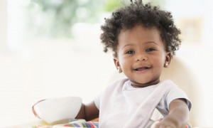 Stufe 3 Babynahrung:Wie Sie wissen, wann Sie dickere Beikost anbieten sollten 