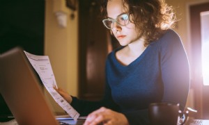 So melden Sie sich arbeitslos, wenn Sie Pflegekraft oder Haushälterin sind 