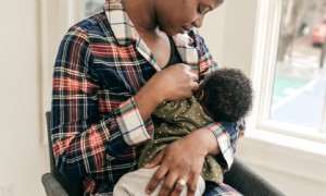 Ist es sicher, Erkältungsmedizin während des Stillens einzunehmen? 