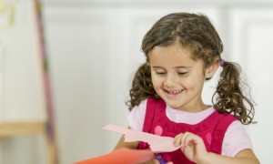 17 einfache Konstruktionspapier-Bastelarbeiten, die jedes Kind machen kann 