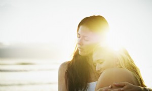 Mutter teilt Fehlgeburt mit ihrem 12-Jährigen, um den Schwangerschaftsverlust zu normalisieren 