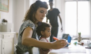 Mama will wissen, ob es normal ist, dass der Ehemann sich nie um sein Baby kümmert 