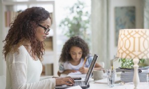 Die Schule ist aus für COVID-19:Wie Eltern die bevorstehende Krise der Kinderbetreuung meistern