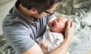 5 Tipps, die Sie ausprobieren sollten, wenn Ihr Baby in den Armen anderer weint