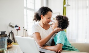 9 Möglichkeiten, wie Eltern zu Hause mit Kindern arbeiten können – und Dinge tatsächlich erledigen können 