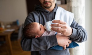 Muttermilch sicher aufbewahren, einfrieren und auftauen 